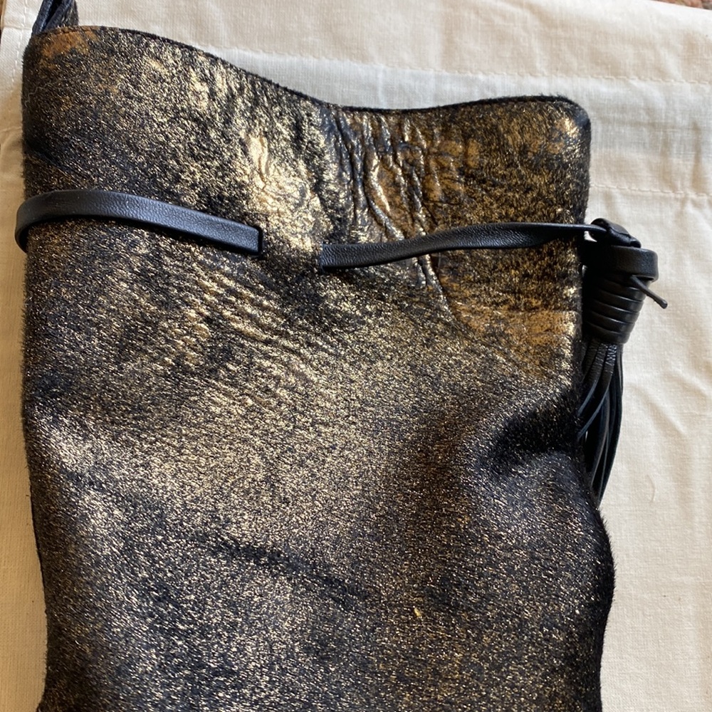 Lanvin Boots new never worn . Gold shimmer, black tassels. - Picture 4 of 14